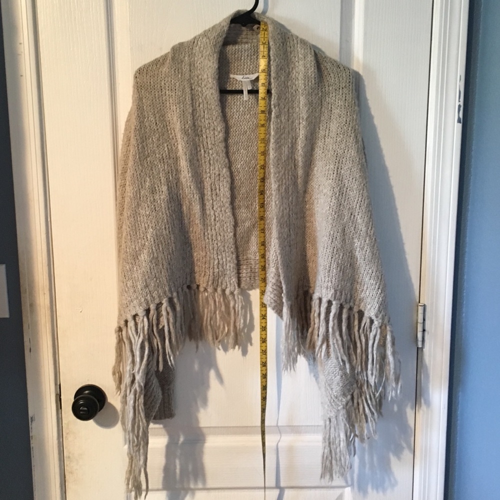 Pacsun knit shrug with fringes